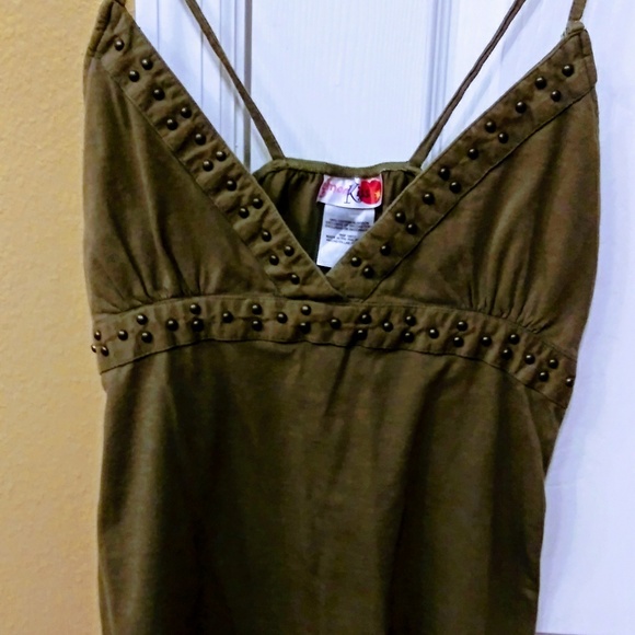 V-neck Olive green tank top. - Picture 2 of 4